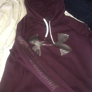 Maroon cowl under armour sweatshirt